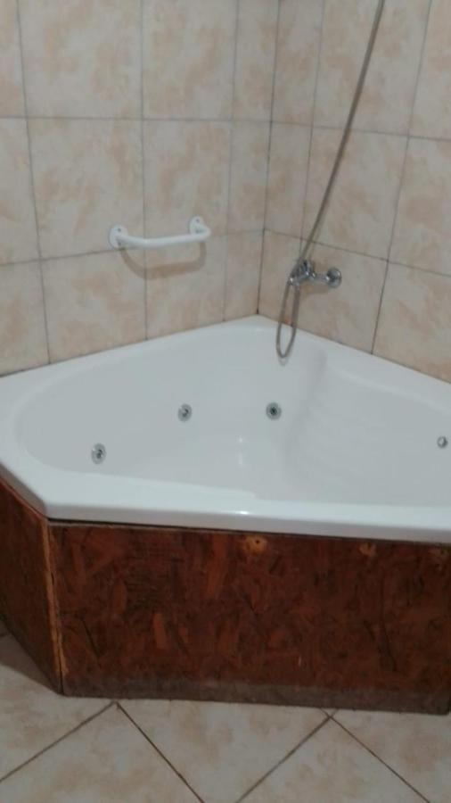 Bardas Del Limay Dormi-Con Hidromasaje - Totalmente Equipado Plottier Ngoại thất bức ảnh